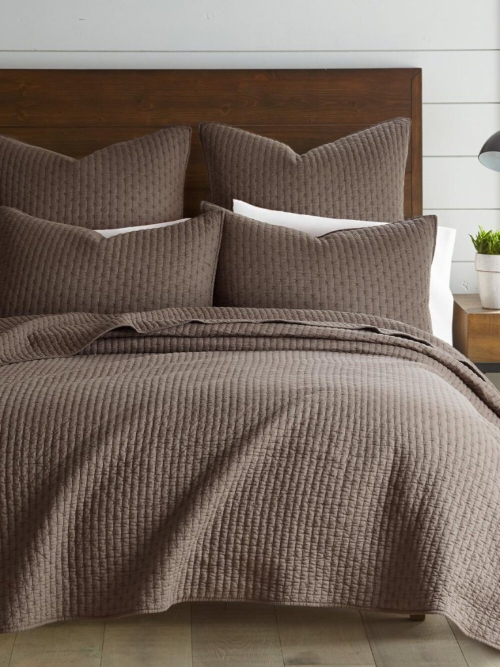 Cross Stitch Reversible Full/Queen Quilt Set (88x92in) with 2 Pillow Shams